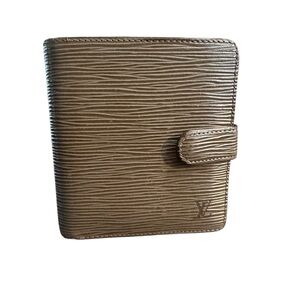 Louis Vuitton Porte-Billets Compact Wallet in Pepper gray Epi leather